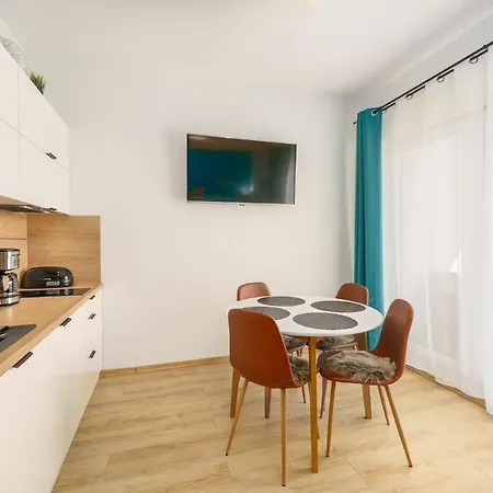 Sunset Ii, Nadmorska 104