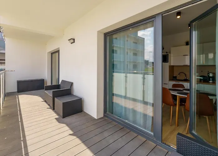 Sunset Ii, Nadmorska 104